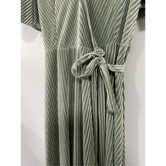 Simplee Womens Medium Boho Velvet Maxi Wrap Tie Dress Flowy NWT V Neck - Picture 3 of 7